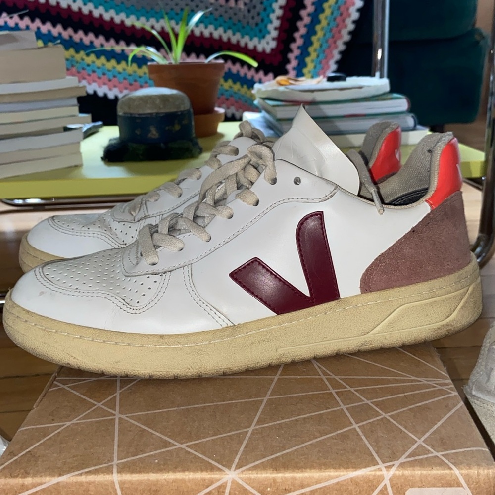 Veja v10 sneakers